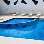 Kyrenia Classy Residence, Parking, Walkable To The Old Harbour, Bank Payment, Revolut & Paypal Accepted -super Fast Wifi *