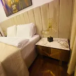 Kyrenia Classy Residence, Parking, Walkable To The Old Harbour, Bank Payment, Revolut & Paypal Accepted -super Fast Wifi