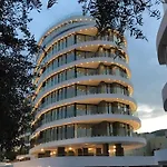 Kyrenia Classy Residence, Parking, Walkable To The Old Harbour, Bank Payment, Revolut & Paypal Accepted -super Fast Wifi *