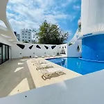 Kyrenia Classy Residence, Parking, Walkable To The Old Harbour, Bank Payment, Revolut & Paypal Accepted -super Fast Wifi