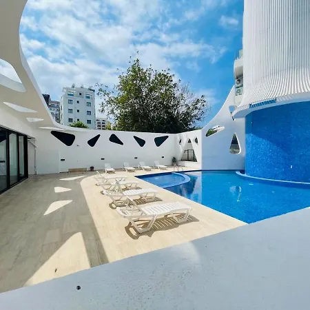Kyrenia Classy Residence, Parking, Walkable To The Old Harbour, Bank Payment, Revolut & Paypal Accepted -super Fast Wifi