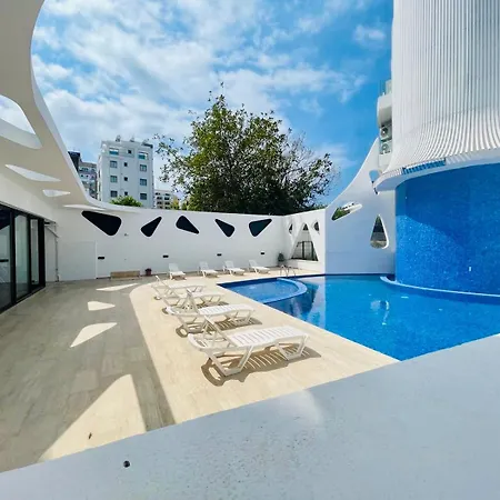 Kyrenia Classy Residence, Parking, Walkable To The Old Harbour, Bank Payment, Revolut & Paypal Accepted -super Fast Wifi