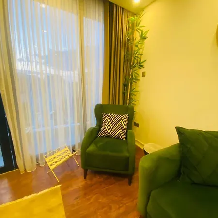 Classy Kyrenia City Central Residence With Bistro Balcony Secure Private Parking, 5 Minute Walk To Grand Opera Casino, Swimming Pool Super Fast Wifi-Ranked As Superhost Of Kyrenia-Housekeeping Included With Classy Escape *