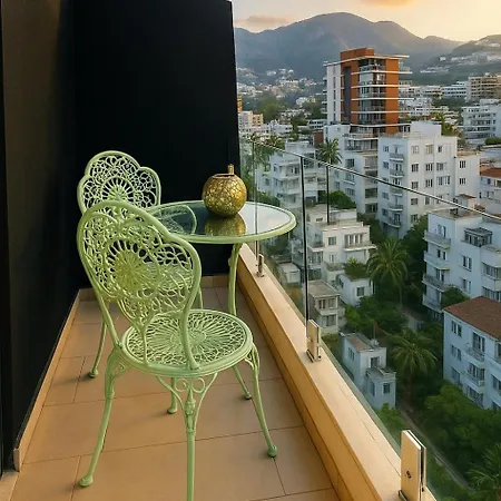 Apartment Kyrenia Classy Residence, Private Parking, Walk To Old Harbour, Bank Payment, Revolut & Paypal Accepted -super Fast Wifi-lgbtq Welcome, Ranked As Superhost Of Kyrenia-housekeeping Included With Classy Escape *