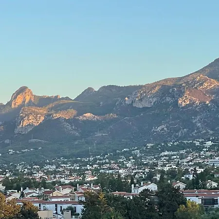 Classy Escape Flat, Kyrenia City, Walkable To The Harbour, High Speed Wifi * 凯里尼亚