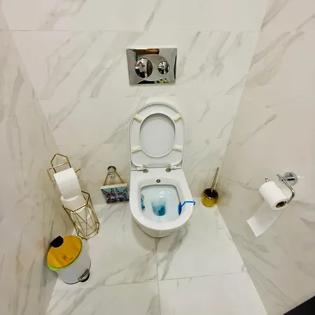 Classy Kyrenia City Central Residence With Bistro Balcony Secure Private Parking, 5 Minute Walk To Grand Opera Casino, Swimming Pool Super Fast Wifi-Ranked As Superhost Of Kyrenia-Housekeeping Included With Classy Escape Daire *