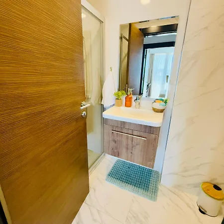 Daire Classy Kyrenia City Central Residence With Bistro Balcony Secure Private Parking, 5 Minute Walk To Grand Opera Casino, Swimming Pool Super Fast Wifi-Ranked As Superhost Of Kyrenia-Housekeeping Included With Classy Escape