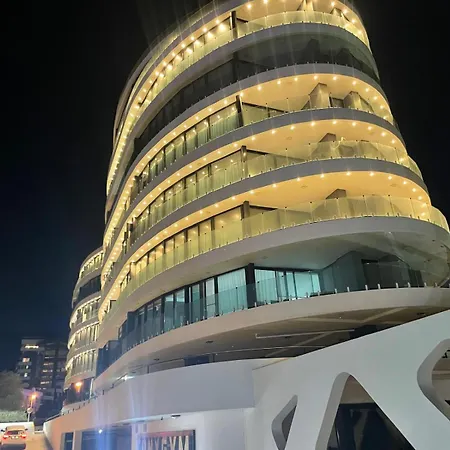 Classy Escape Residence, Private Allocated Parking, Kyrenia City, Walkable To The Old Harbour, 5 Minutes To Grand Pasha Casino -super Fast Wifi アパート