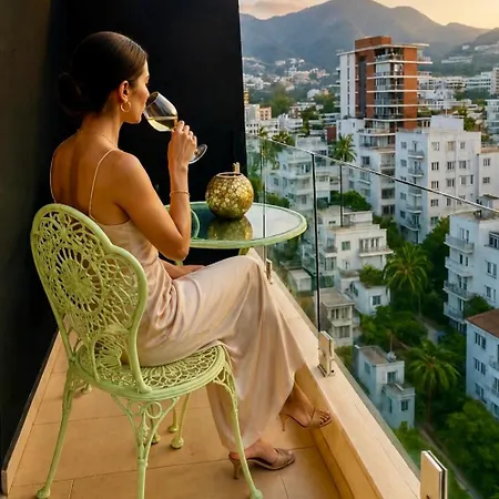 Kyrenia Classy Residence, Private Parking, Walk To Old Harbour, Bank Payment, Revolut & Paypal Accepted -super Fast Wifi-lgbtq Welcome, Ranked As Superhost Of Kyrenia-housekeeping Included With Classy Escape Apartament *