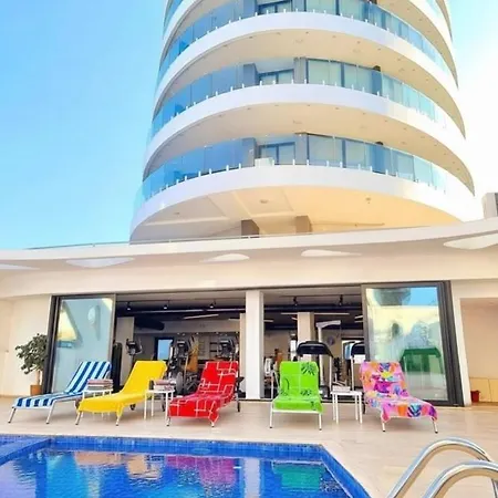 Classy Kyrenia City Central Residence With Bistro Balcony Secure Private Parking, 5 Minute Walk To Grand Opera Casino, Swimming Pool Super Fast Wifi-Ranked As Superhost Of Kyrenia-Housekeeping Included With Classy Escape Daire Girne