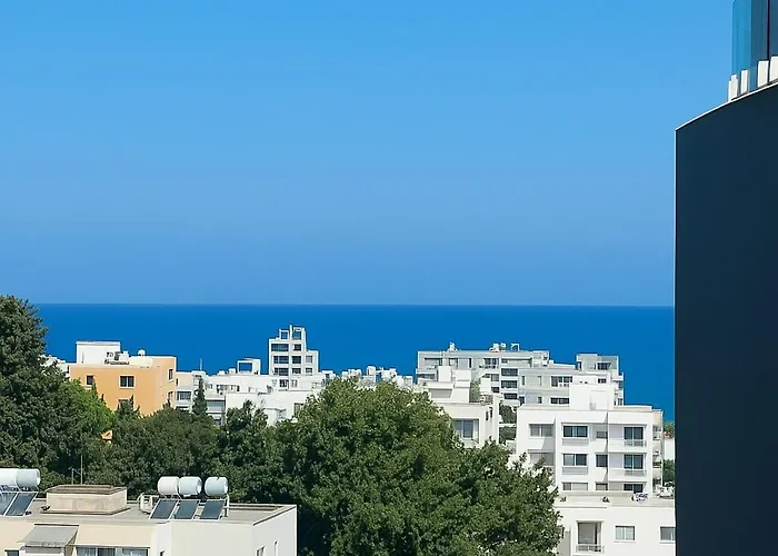Classy Escape Residence, Private Allocated Parking, Kyrenia City, Walkable To The Old Harbour, 5 Minutes To Grand Pasha Casino -super Fast Wifi