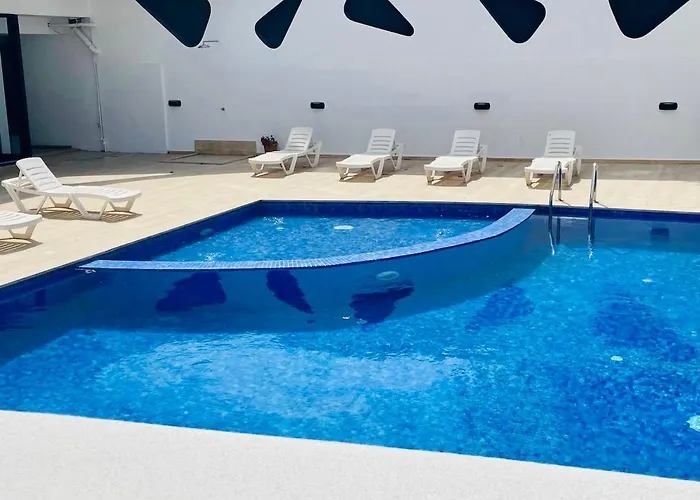 Classy Escape Residence, Private Allocated Parking, Kyrenia City, Walkable To The Old Harbour, 5 Minutes To Grand Pasha Casino -super Fast Wifi *