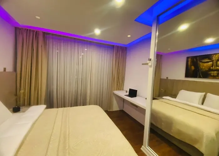 Classy Escape Residence, Private Allocated Parking, Kyrenia City, Walkable To The Old Harbour, 5 Minutes To Grand Pasha Casino -super Fast Wifi キレニア