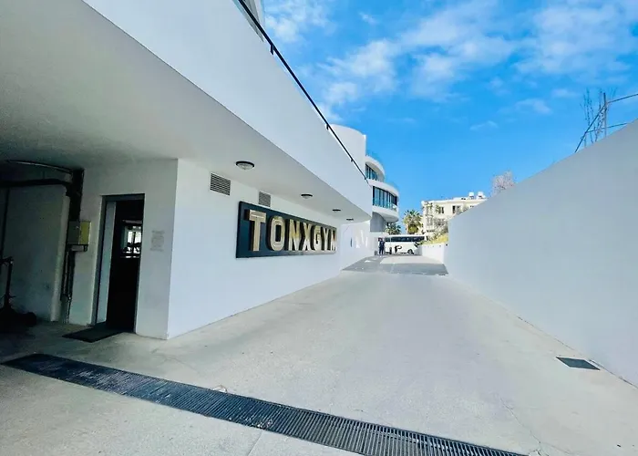 Classy Escape Residence, Private Allocated Parking, Kyrenia City, Walkable To The Old Harbour, 5 Minutes To Grand Pasha Casino -super Fast Wifi * キレニア