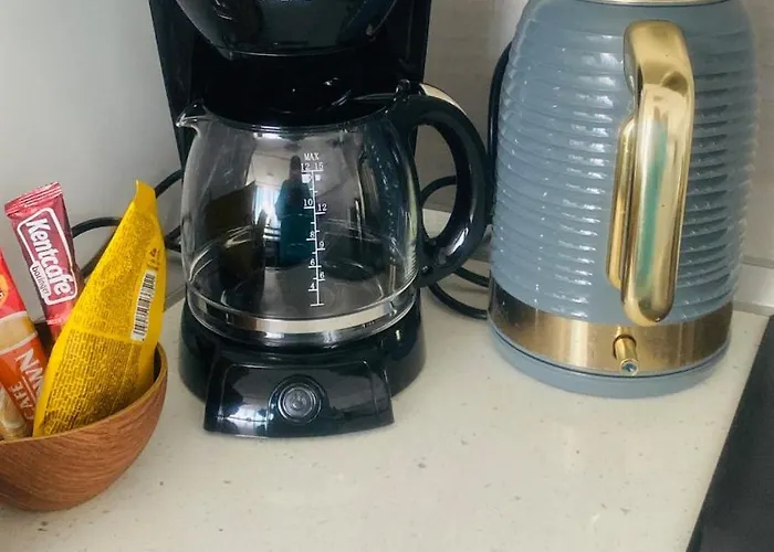 Classy Escape Residence, Private Allocated Parking, Kyrenia City, Walkable To The Old Harbour, 5 Minutes To Grand Pasha Casino -super Fast Wifi キレニア