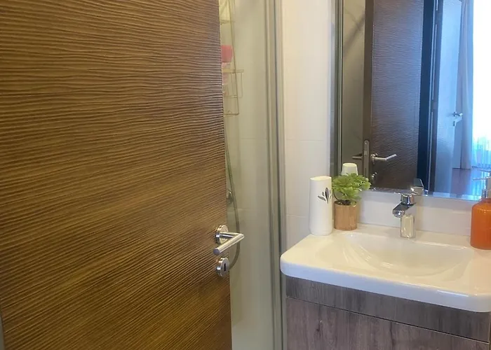 Classy Escape Residence, Private Allocated Parking, Kyrenia City, Walkable To The Old Harbour, 5 Minutes To Grand Pasha Casino -super Fast Wifi キレニア