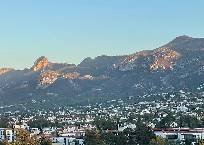 Classy Escape Residence, Private Allocated Parking, Kyrenia City, Walkable To The Old Harbour, 5 Minutes To Grand Pasha Casino -super Fast Wifi * キレニア