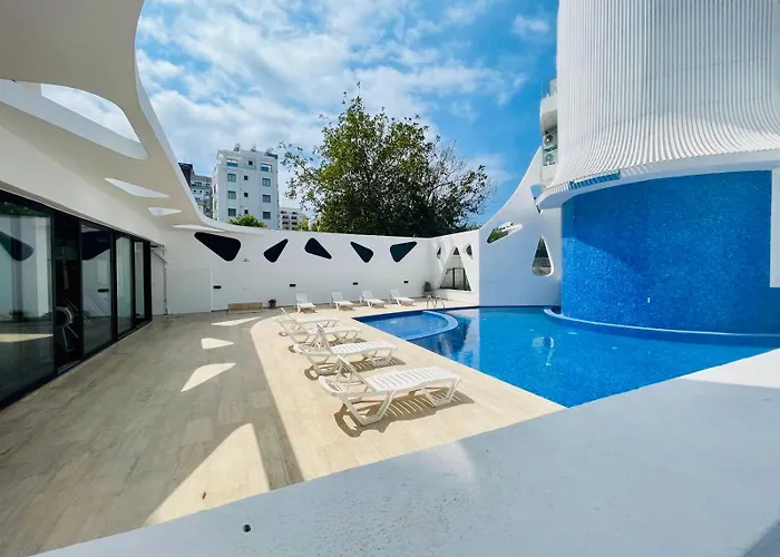 Classy Escape Residence, Private Allocated Parking, Kyrenia City, Walkable To The Old Harbour, 5 Minutes To Grand Pasha Casino -super Fast Wifi