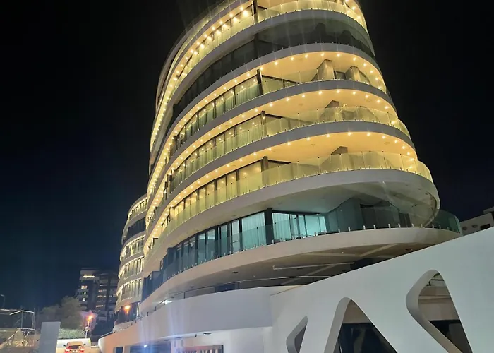 Classy Escape Residence, Private Allocated Parking, Kyrenia City, Walkable To The Old Harbour, 5 Minutes To Grand Pasha Casino -super Fast Wifi アパート