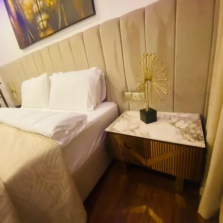 Kyrenia Classy Residence, Parking, Walkable To The Old Harbour, Bank Payment, Revolut & Paypal Accepted -super Fast Wifi