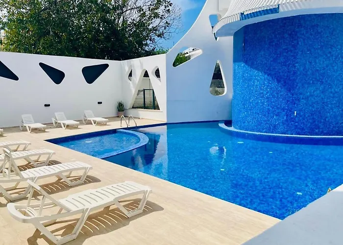 Classy Escape Residence, Private Allocated Parking, Kyrenia City, Walkable To The Old Harbour, 5 Minutes To Grand Pasha Casino -super Fast Wifi