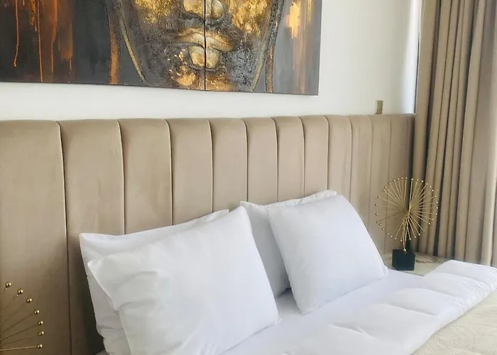 Classy Escape Residence, Private Allocated Parking, Kyrenia City, Walkable To The Old Harbour, 5 Minutes To Grand Pasha Casino -super Fast Wifi *