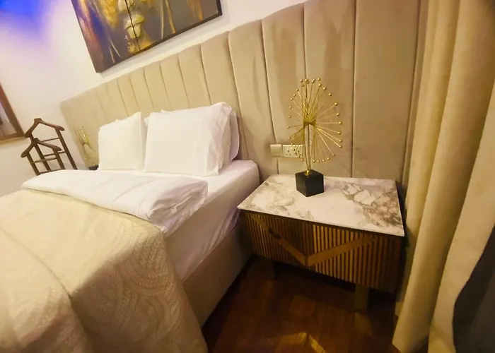 Classy Escape Residence, Private Allocated Parking, Kyrenia City, Walkable To The Old Harbour, 5 Minutes To Grand Pasha Casino -super Fast Wifi