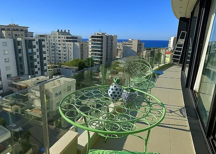 Classy Escape Residence, Private Allocated Parking, Kyrenia City, Walkable To The Old Harbour, 5 Minutes To Grand Pasha Casino -super Fast Wifi *