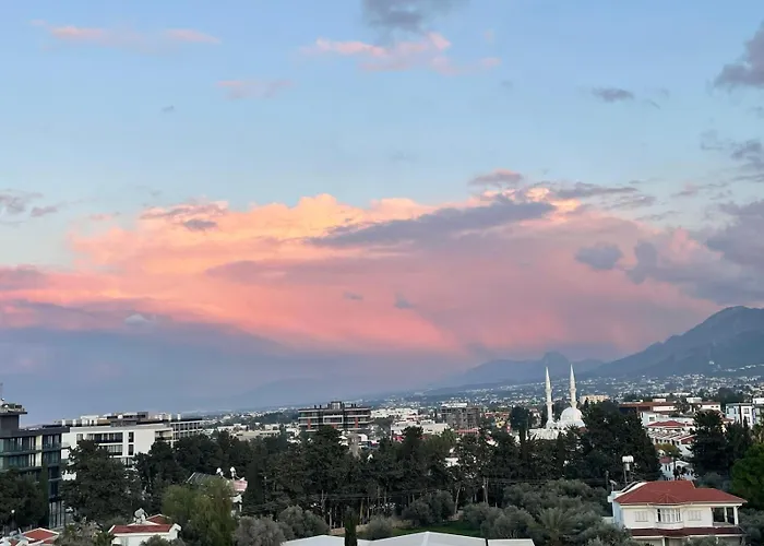 Classy Escape Residence, Private Allocated Parking, Kyrenia City, Walkable To The Old Harbour, 5 Minutes To Grand Pasha Casino -super Fast Wifi * Kyrenia (Northern Cyprus)