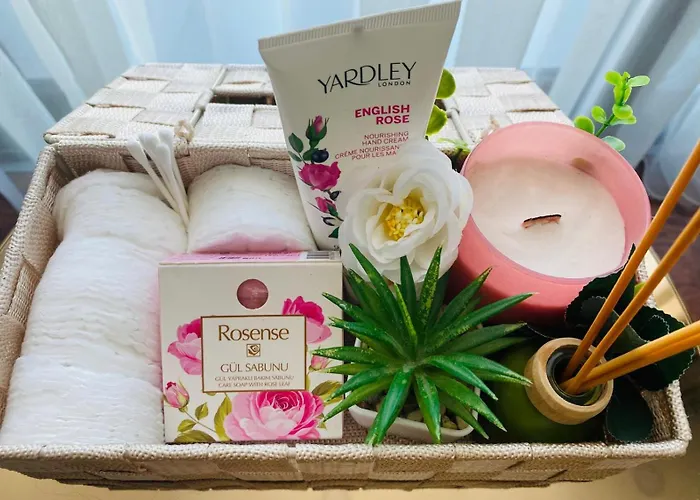 Classy Escape Residence, Private Allocated Parking, Kyrenia City, Walkable To The Old Harbour, 5 Minutes To Grand Pasha Casino -super Fast Wifi * Kyrenia (Northern Cyprus)