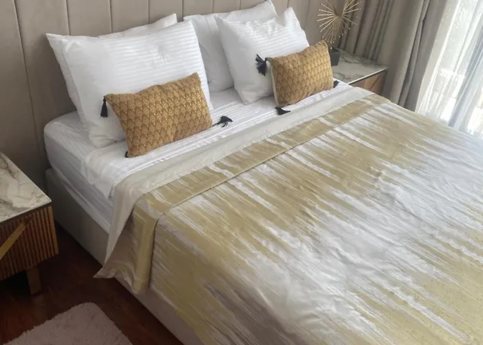 Classy Escape Residence, Private Allocated Parking, Kyrenia City, Walkable To The Old Harbour, 5 Minutes To Grand Pasha Casino -super Fast Wifi *