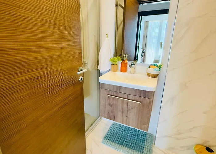 Apartamento Classy Escape Residence, Private Allocated Parking, Kyrenia City, Walkable To The Old Harbour, 5 Minutes To Grand Pasha Casino -super Fast Wifi