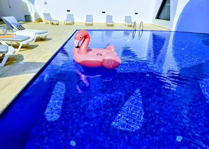 Classy Escape Residence, Private Allocated Parking, Kyrenia City, Walkable To The Old Harbour, 5 Minutes To Grand Pasha Casino -super Fast Wifi